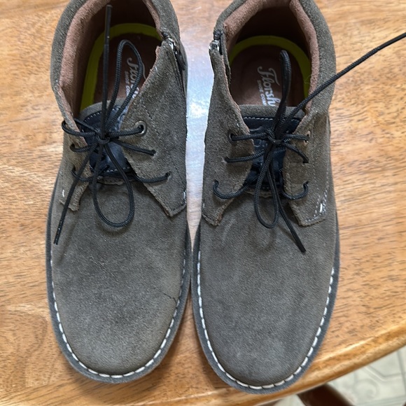 Boys size 3 suede dress shoes - Picture 3 of 7